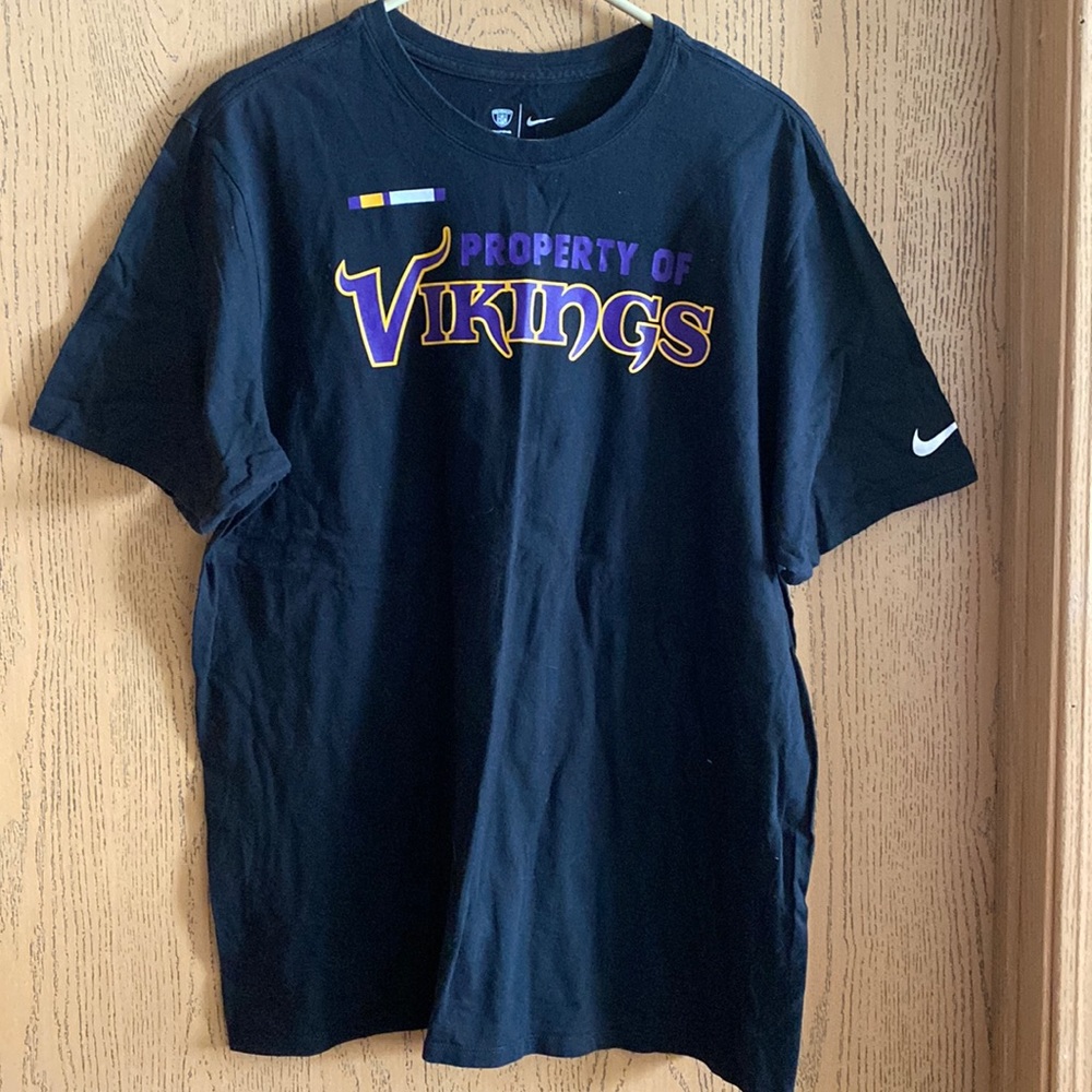 Unisex Black Vikings T-Shirt - Size XL